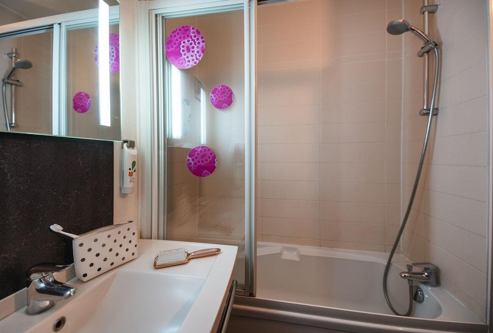 Ibis Styles Bethune Bruay La Buissiere Bagian luar foto