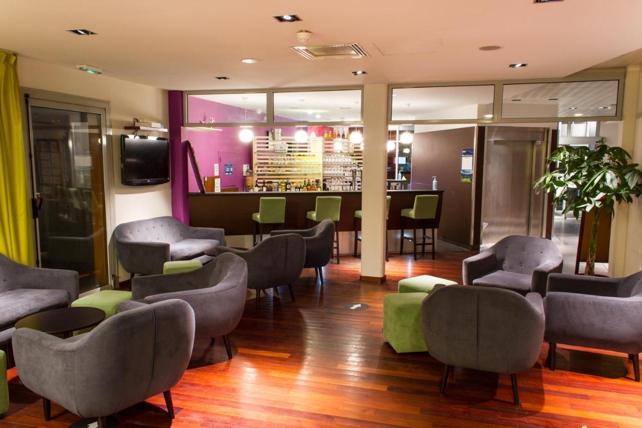 Ibis Styles Bethune Bruay La Buissiere Bagian luar foto