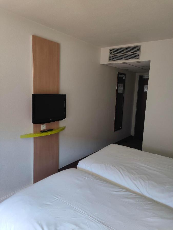 Ibis Styles Bethune Bruay La Buissiere Bagian luar foto