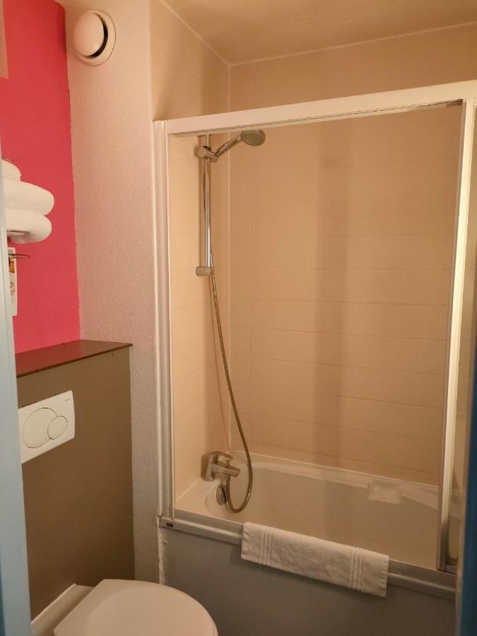 Ibis Styles Bethune Bruay La Buissiere Bagian luar foto