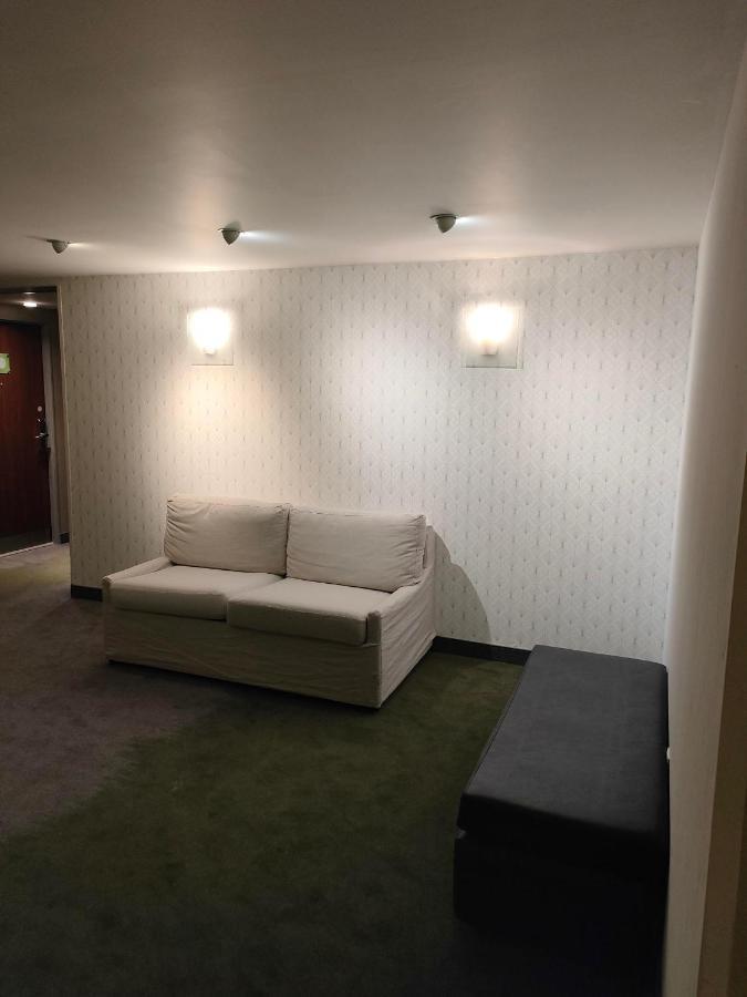 Ibis Styles Bethune Bruay La Buissiere Bagian luar foto