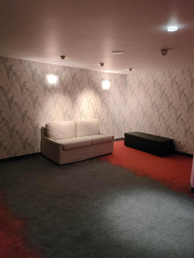 Ibis Styles Bethune Bruay La Buissiere Bagian luar foto