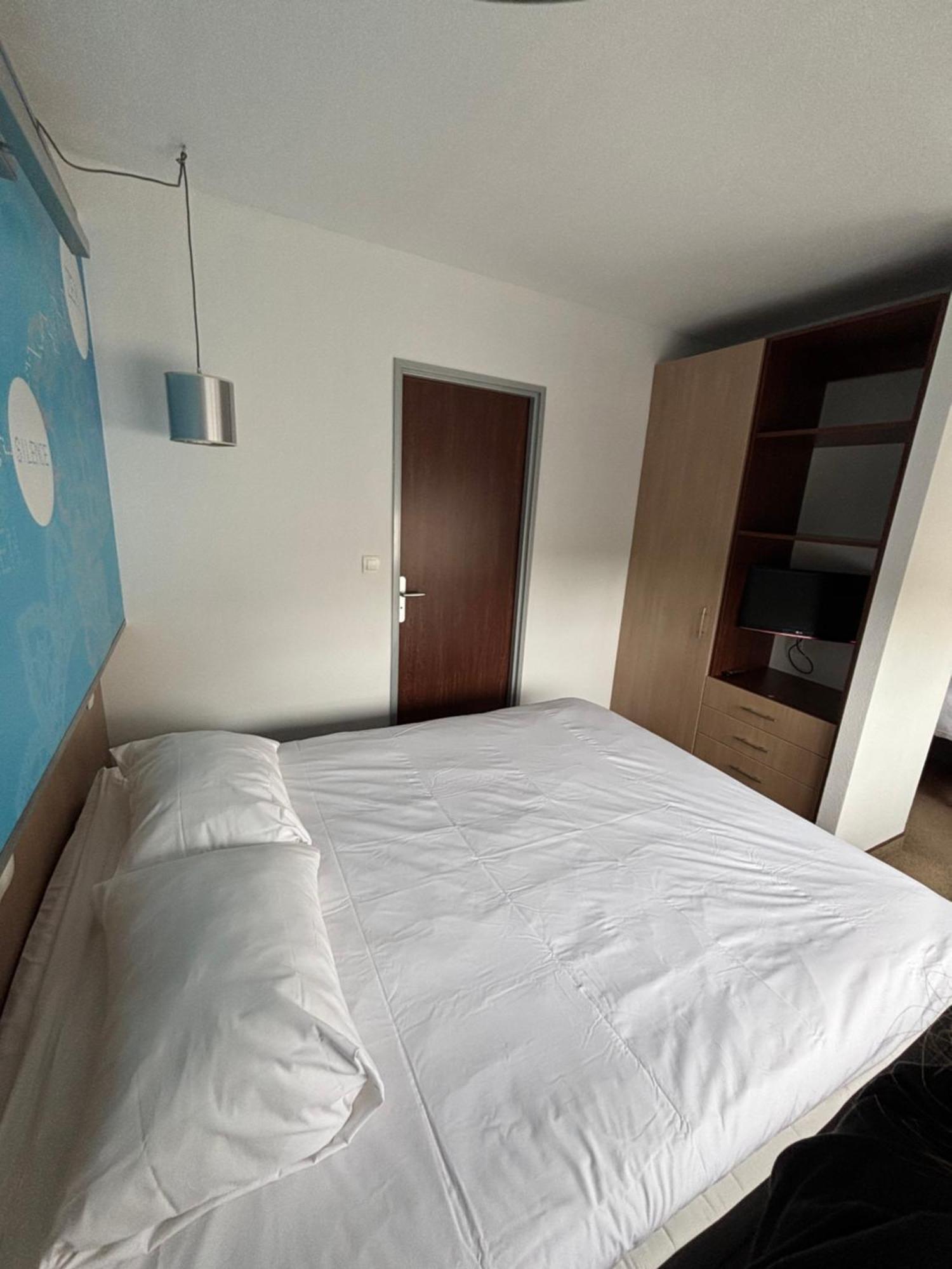 Ibis Styles Bethune Bruay La Buissiere Bagian luar foto