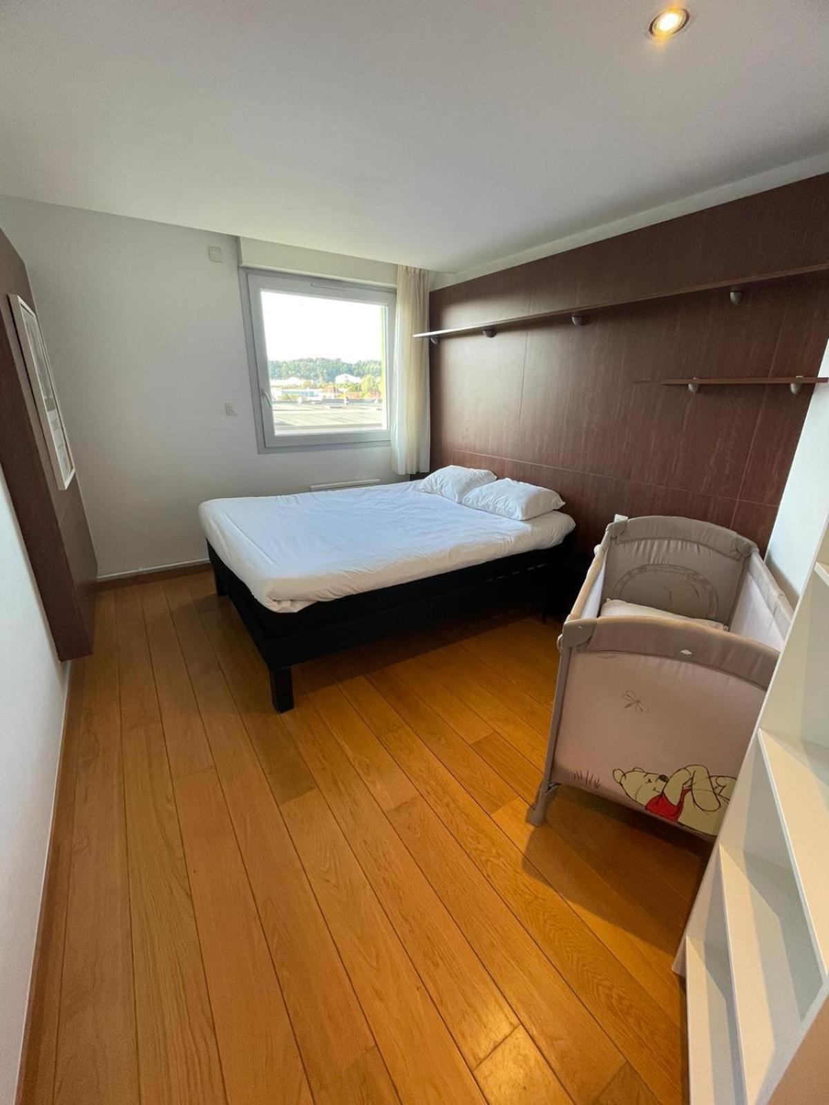 Ibis Styles Bethune Bruay La Buissiere Bagian luar foto
