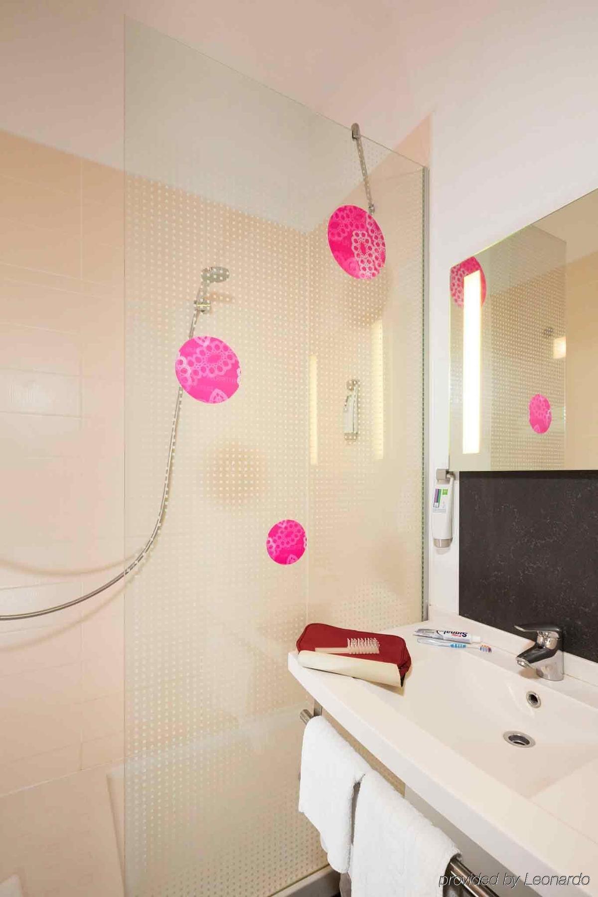 Ibis Styles Bethune Bruay La Buissiere Bagian luar foto