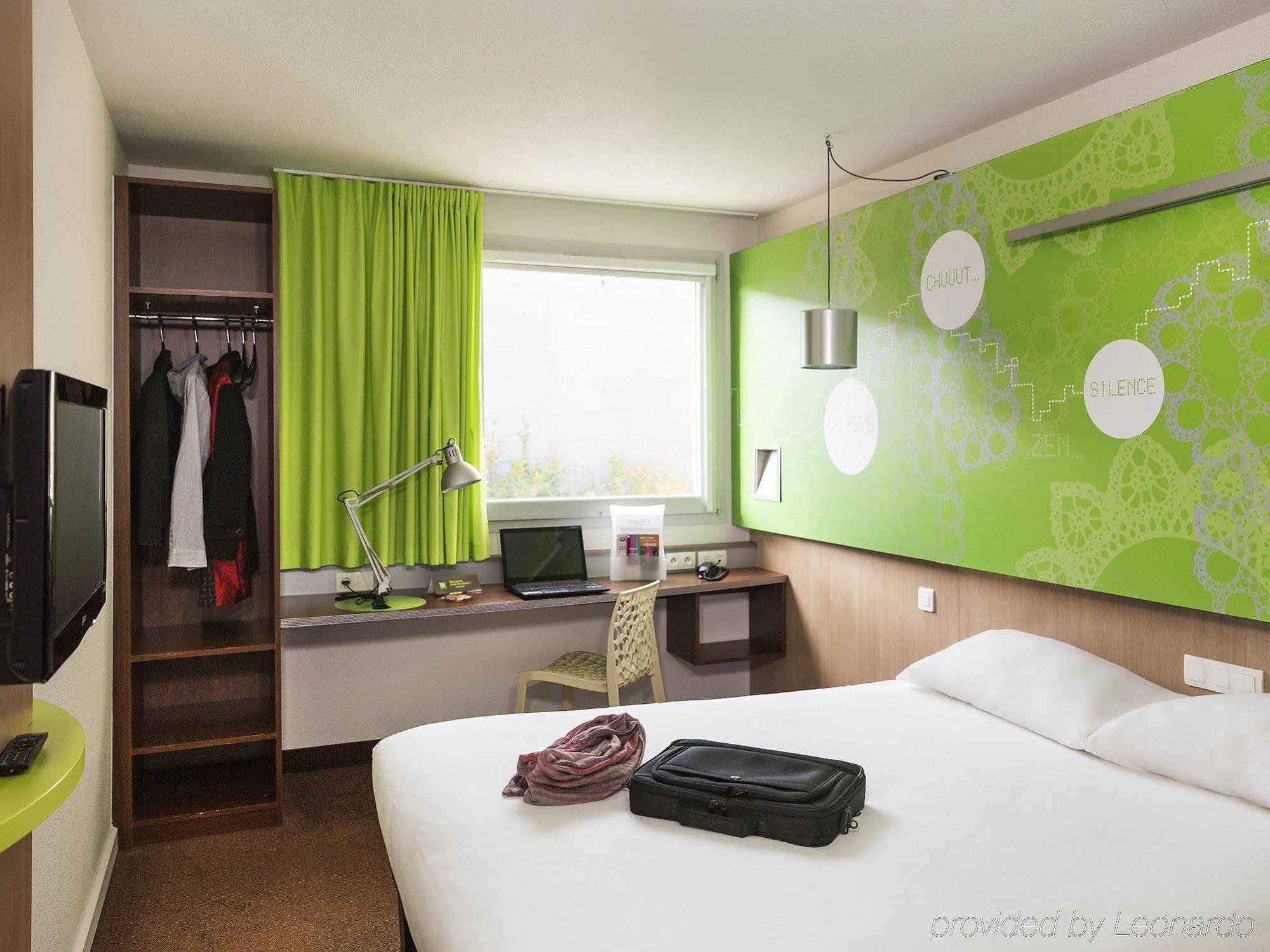 Ibis Styles Bethune Bruay La Buissiere Bagian luar foto
