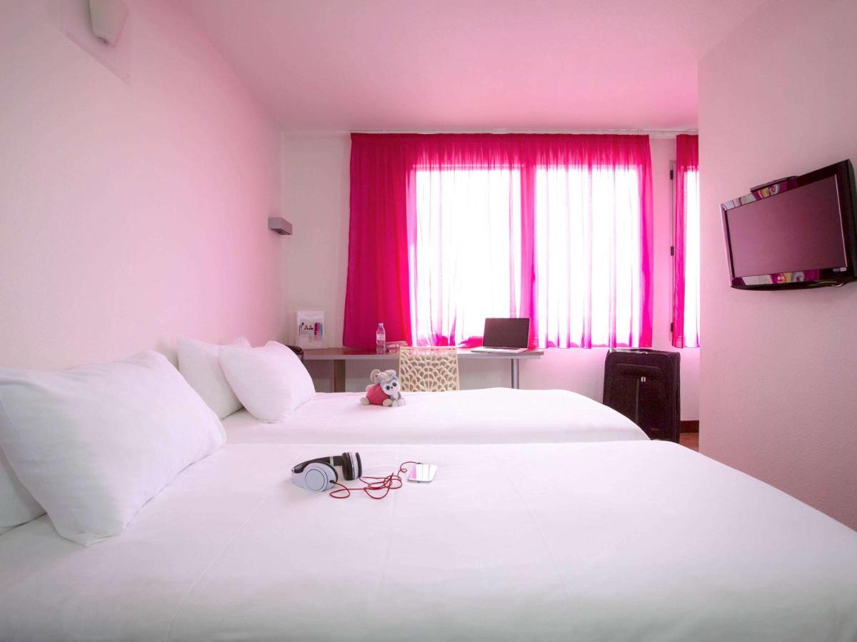 Ibis Styles Bethune Bruay La Buissiere Bagian luar foto